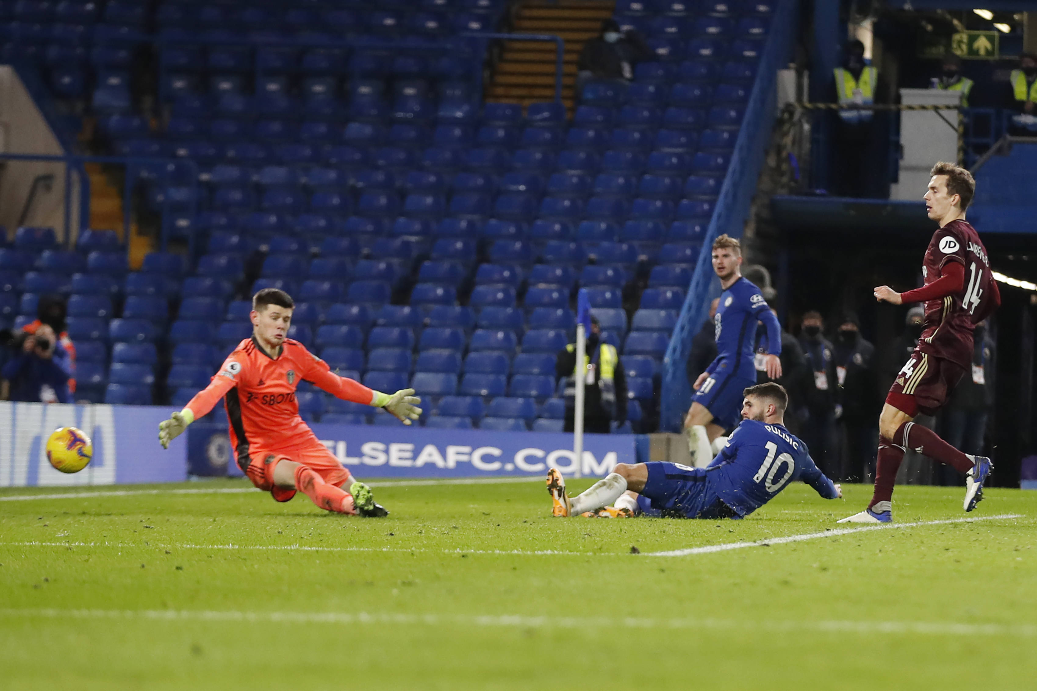 校提供丰富 校提供丰富